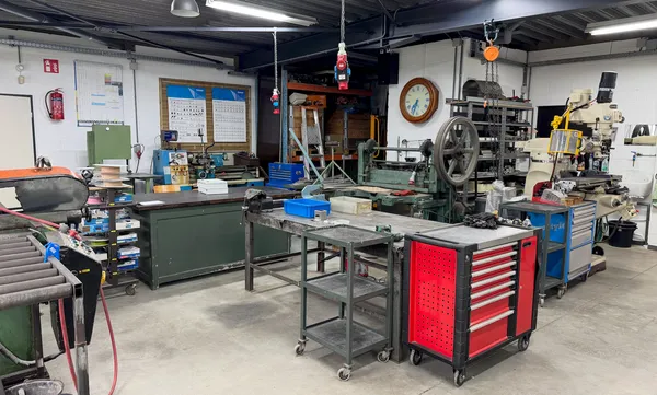 Atelier de mécanique Finemeca pour l'intégration des devices IoT