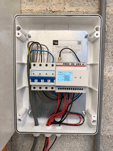 Composition du Kit Centrale de Mesure Finemeca avec transformateurs d'intensité clipsables et coffret CE