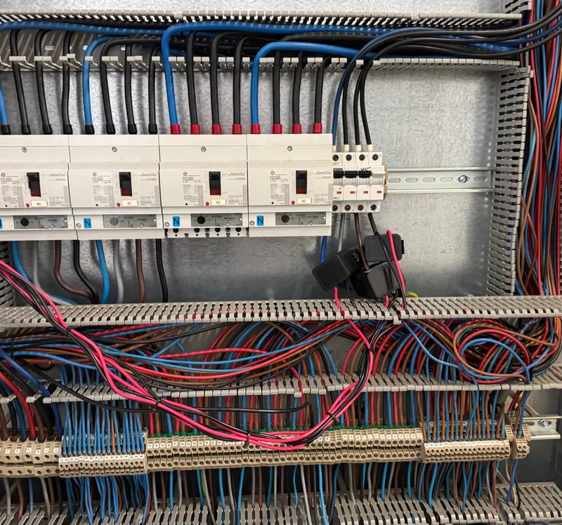 Tableau électrique TGBT avec transformateurs de courant
