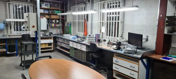 Labo électronique Finemeca pour le développement des devices IoT