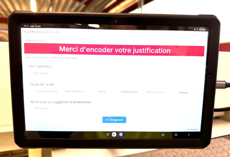 Tablette opérateur pour saisir la cause de l'arrêt de la machine